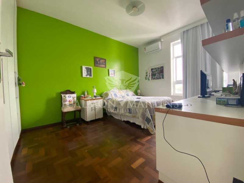 Apartamento à venda com 4 quartos, 189m² - Foto 18