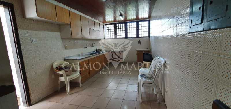 Casa à venda com 4 quartos, 328m² - Foto 25