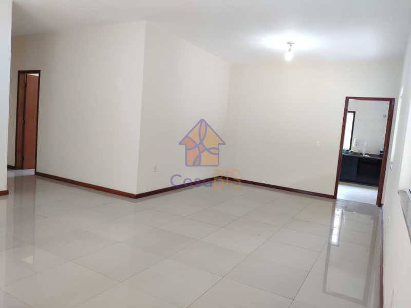 Casa à venda e aluguel com 4 quartos, 135m² - Foto 2