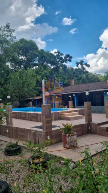 Casa à venda com 4 quartos, 100m² - Foto 1