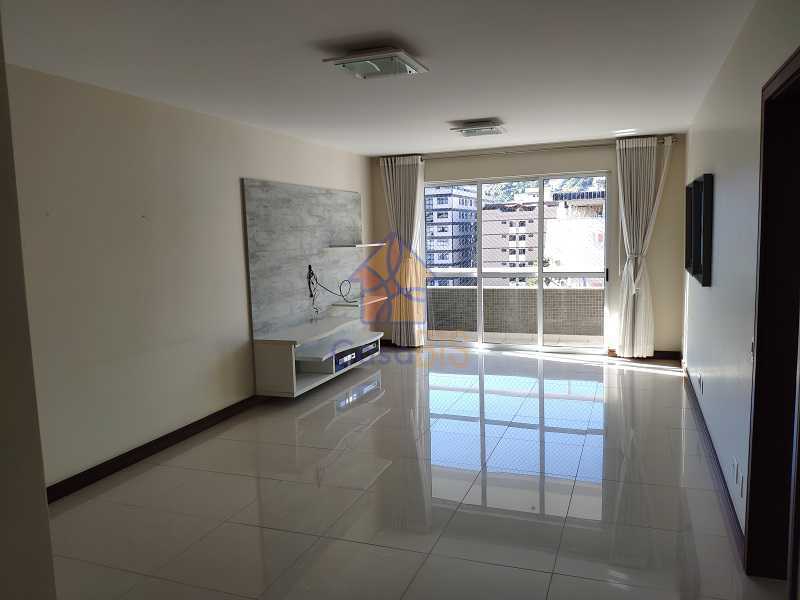 Apartamento à venda com 2 quartos, 113m² - Foto 2