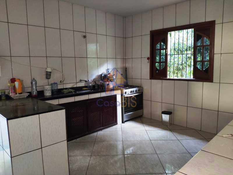 Casa à venda com 6 quartos, 180m² - Foto 11