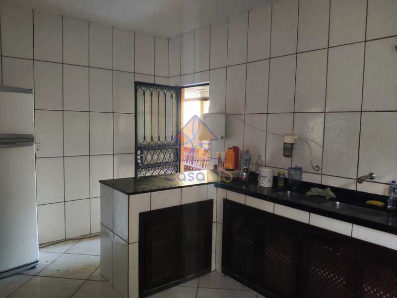 Casa à venda com 6 quartos, 180m² - Foto 12