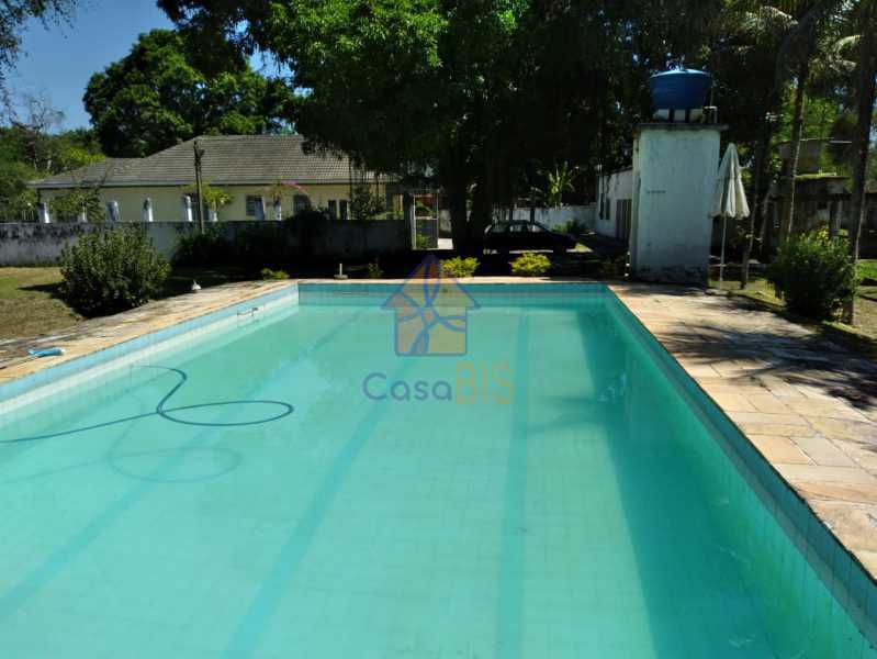 Casa à venda com 3 quartos, 370m² - Foto 2