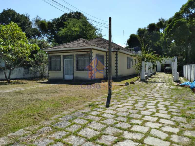 Casa à venda com 3 quartos, 370m² - Foto 1