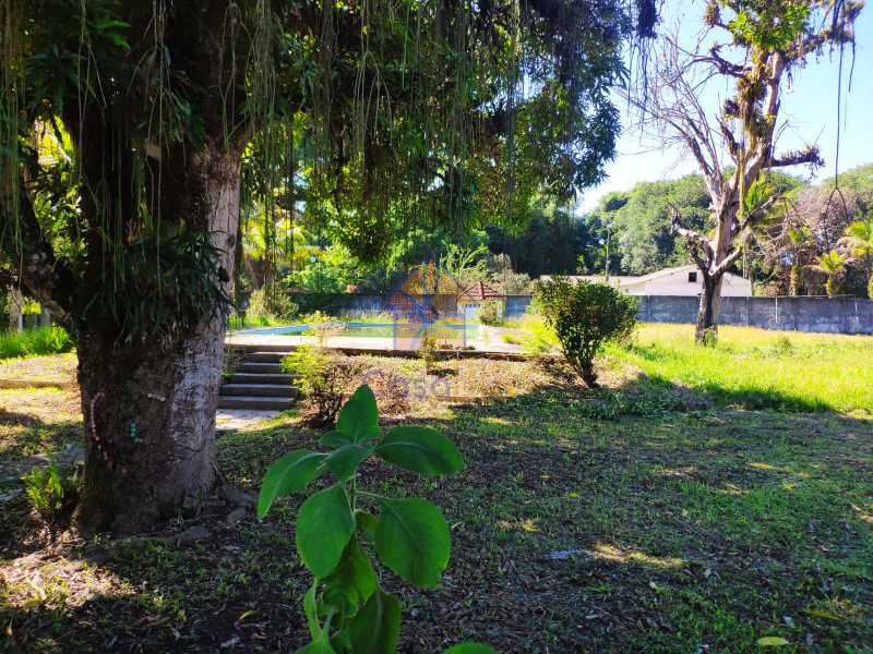Casa à venda com 3 quartos, 370m² - Foto 18