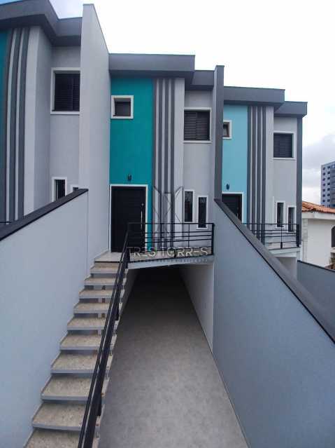 Casa à venda com 2 quartos, 108m² - Foto 1