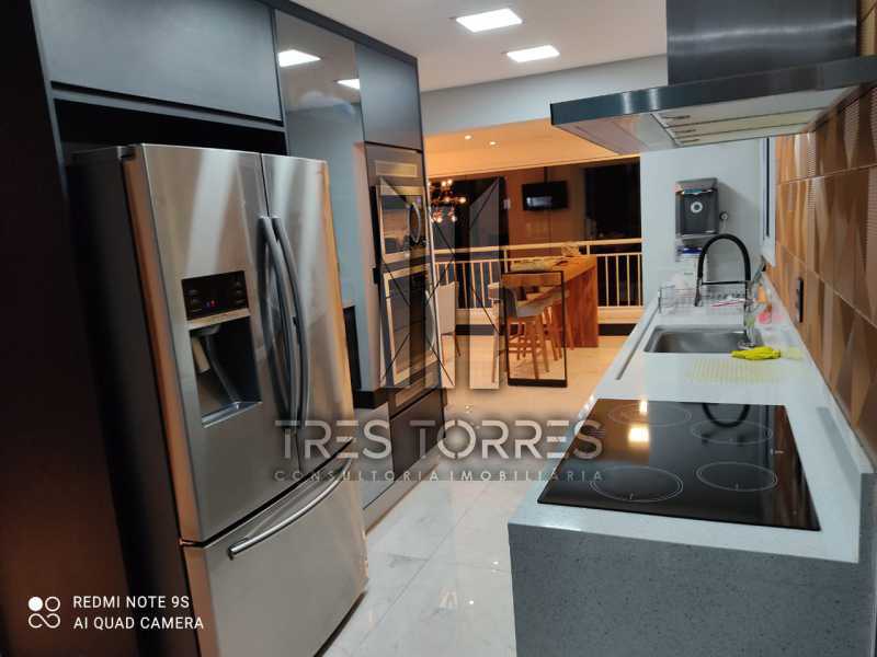 Apartamento à venda com 3 quartos, 198m² - Foto 3