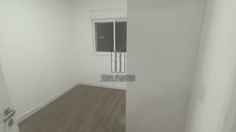 Apartamento à venda com 4 quartos, 162m² - Foto 2