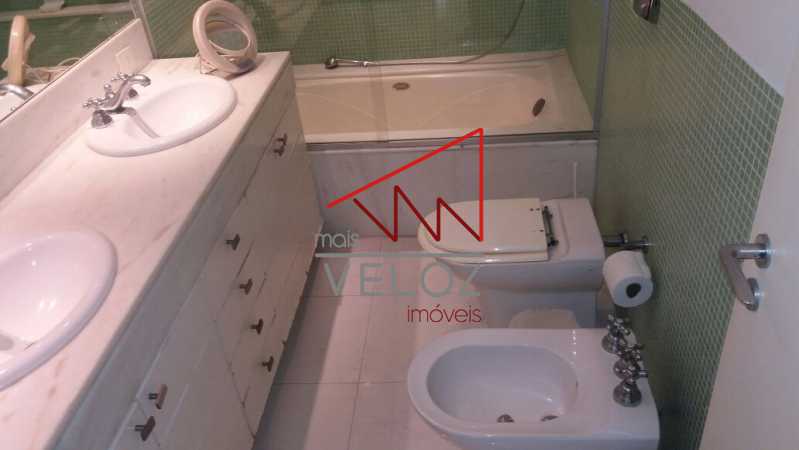 Apartamento à venda com 3 quartos, 240m² - Foto 14