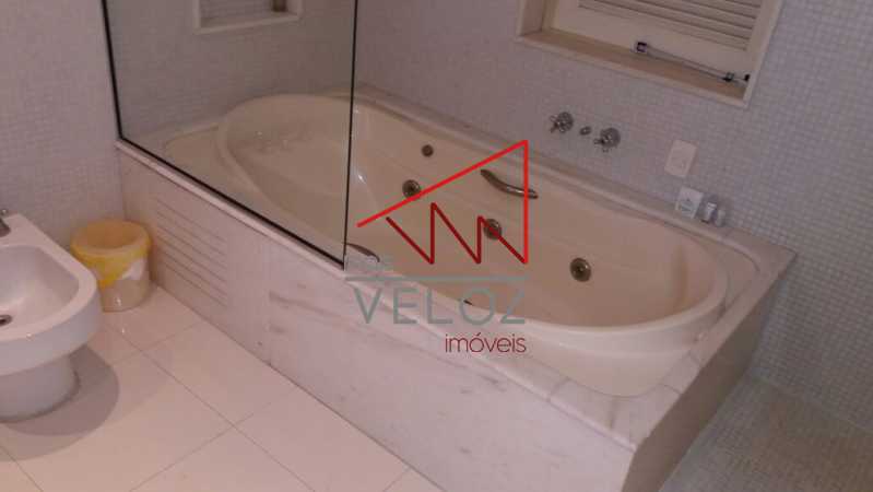 Apartamento à venda com 3 quartos, 240m² - Foto 15