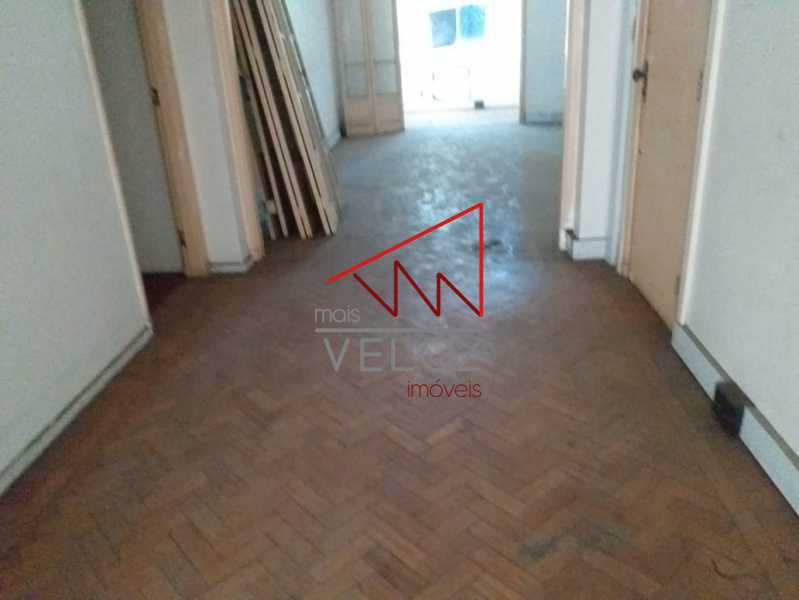 Apartamento à venda com 3 quartos, 220m² - Foto 3