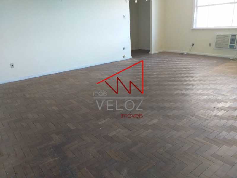 Apartamento à venda com 3 quartos, 220m² - Foto 4