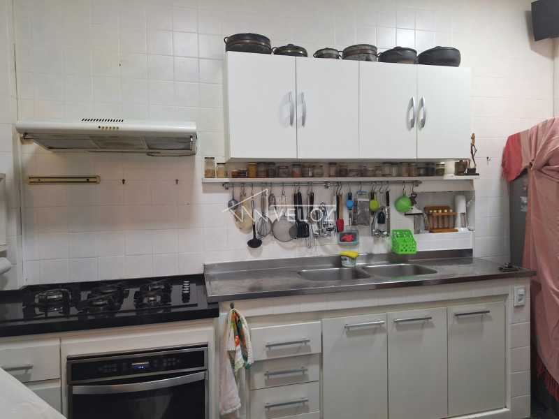 Apartamento à venda com 3 quartos, 225m² - Foto 13