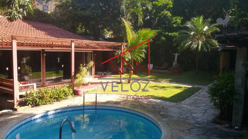 Casa à venda com 5 quartos, 250m² - Foto 3