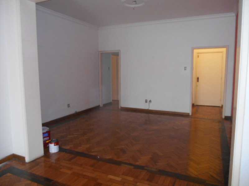 Apartamento à venda com 3 quartos, 158m² - Foto 2