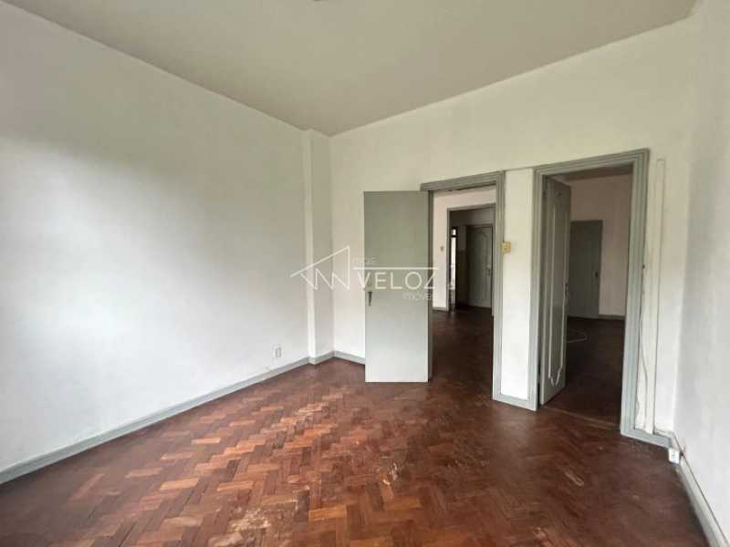 Apartamento à venda com 3 quartos, 147m² - Foto 17