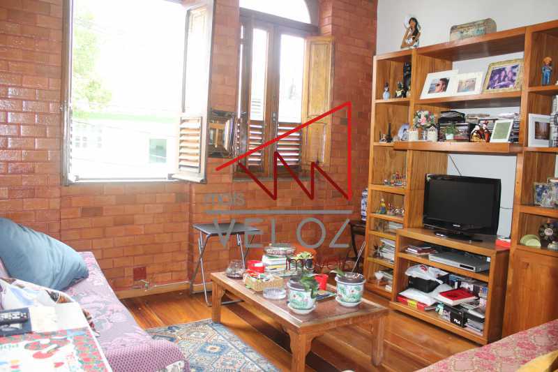 Casa à venda com 4 quartos, 180m² - Foto 2