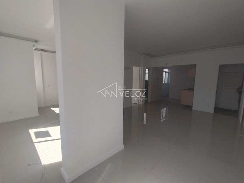 Apartamento à venda com 2 quartos, 69m² - Foto 2