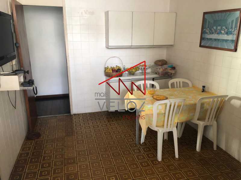 Apartamento à venda com 4 quartos, 200m² - Foto 24