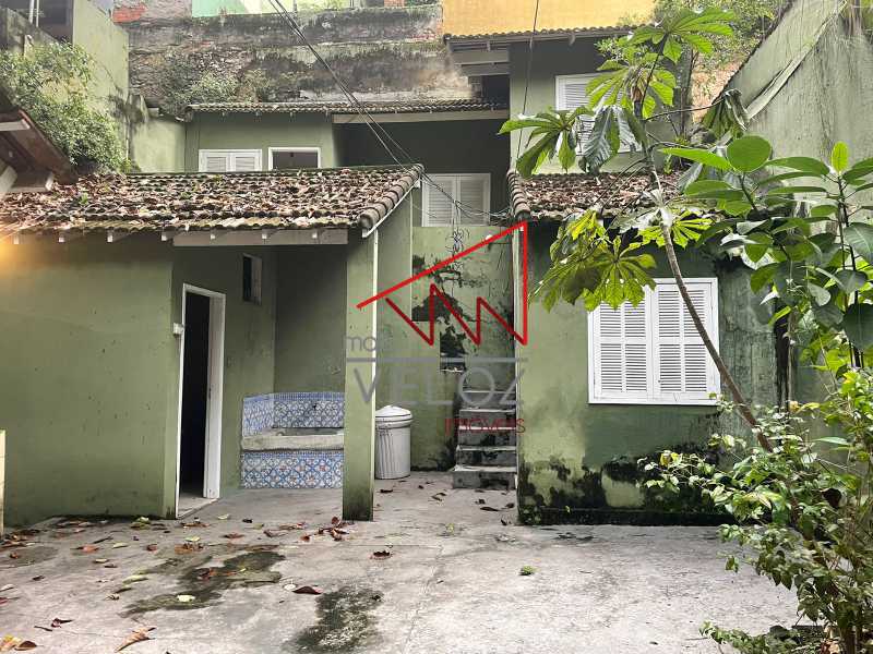 Casa à venda com 5 quartos, 136m² - Foto 1