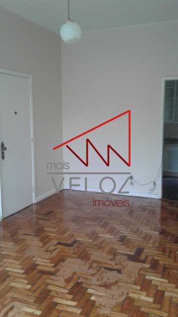 Apartamento à venda com 2 quartos, 70m² - Foto 2