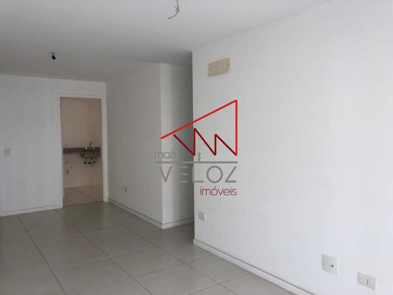 Apartamento à venda com 3 quartos, 97m² - Foto 4