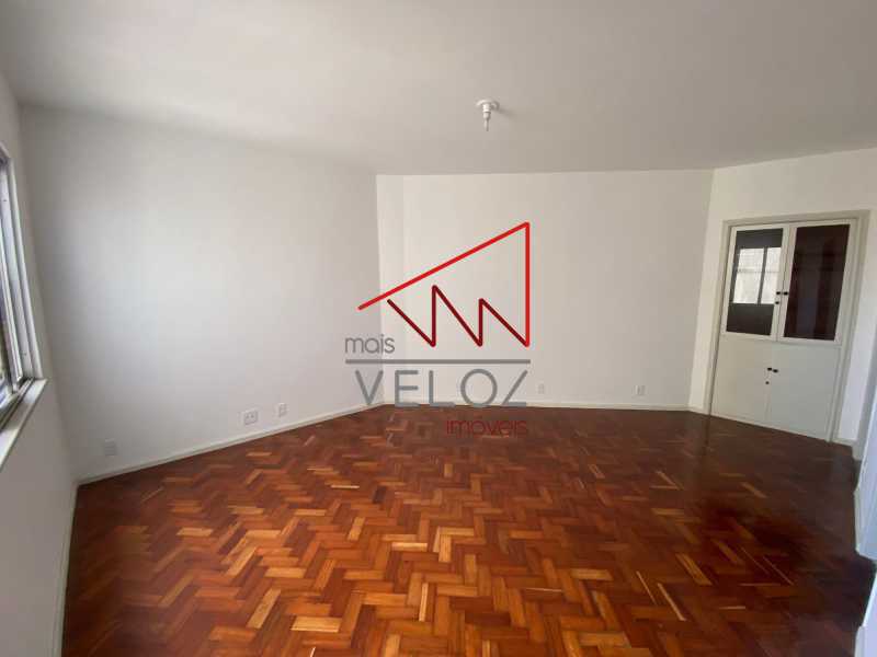 Apartamento à venda com 2 quartos, 77m² - Foto 3