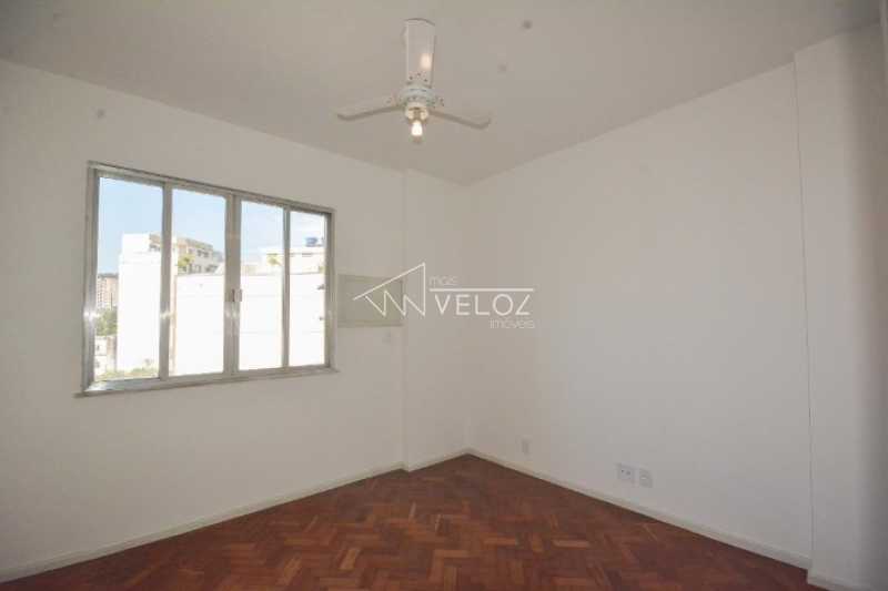 Apartamento à venda com 2 quartos, 77m² - Foto 2