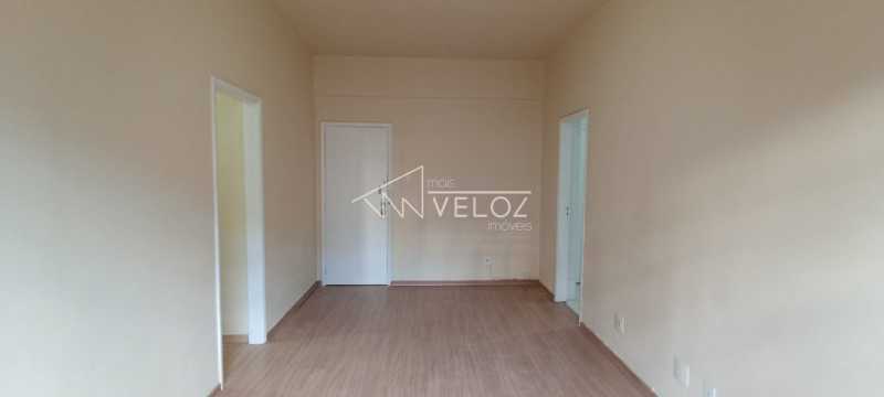 Apartamento à venda com 2 quartos, 64m² - Foto 2