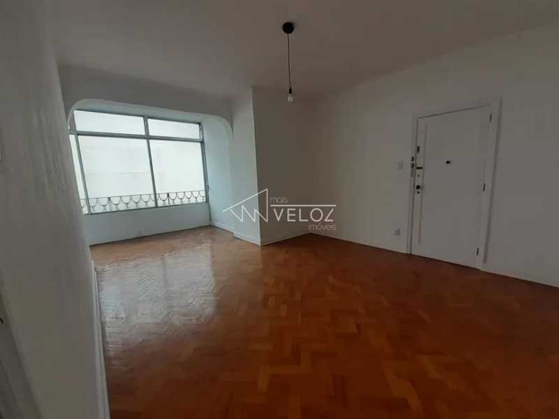 Apartamento à venda com 3 quartos, 107m² - Foto 2