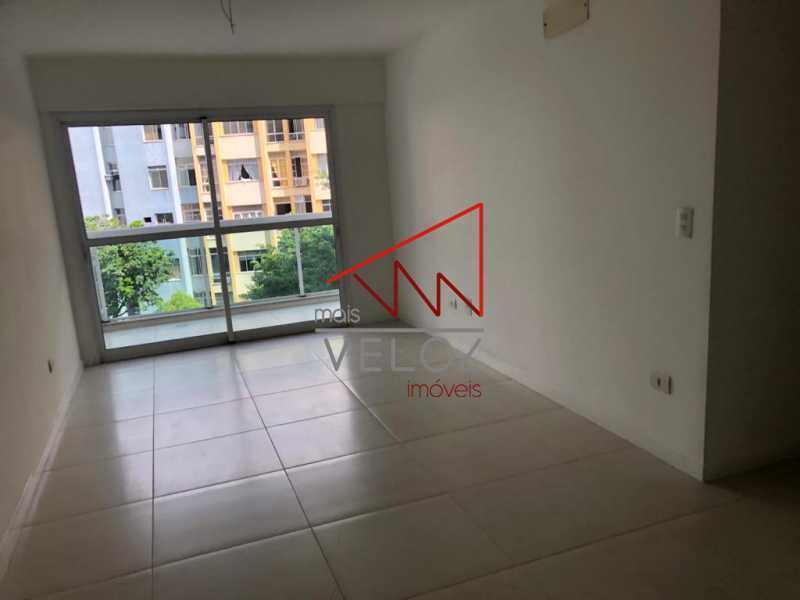 Apartamento à venda com 3 quartos, 97m² - Foto 2