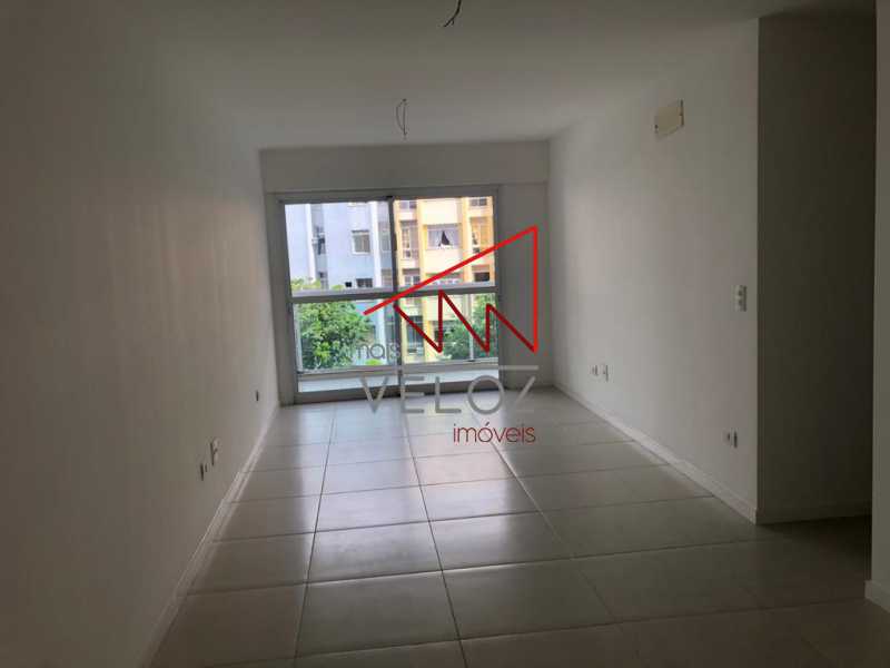 Apartamento à venda com 3 quartos, 97m² - Foto 3