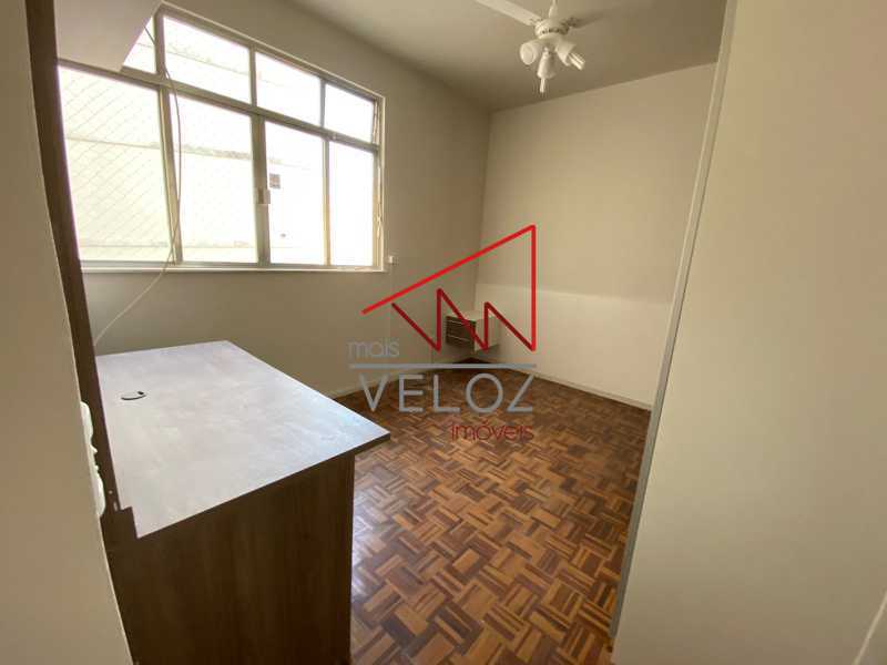 Apartamento à venda com 2 quartos, 75m² - Foto 11