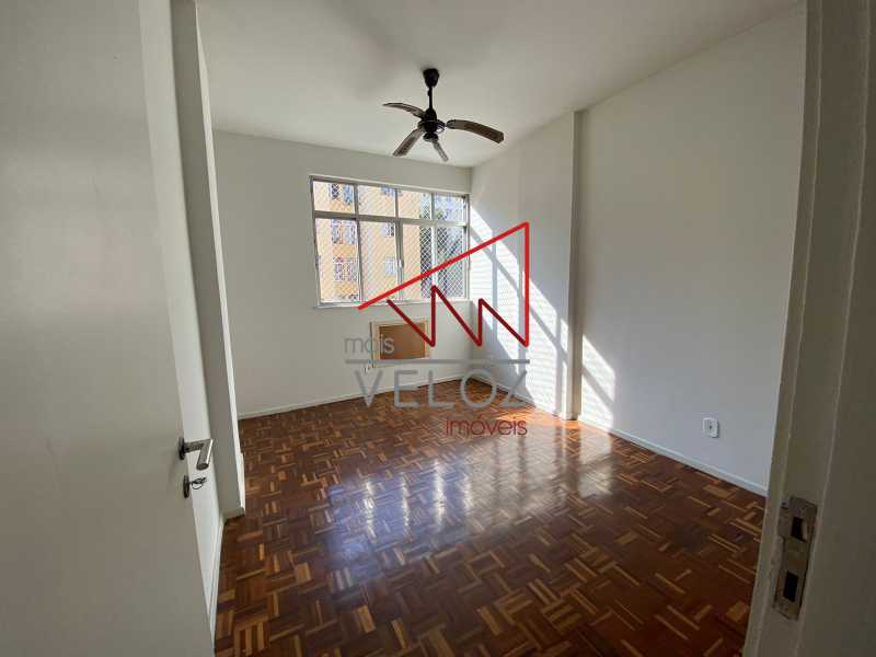 Apartamento à venda com 2 quartos, 75m² - Foto 9