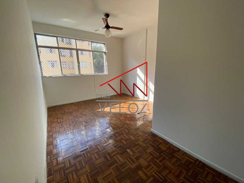 Apartamento à venda com 2 quartos, 75m² - Foto 4