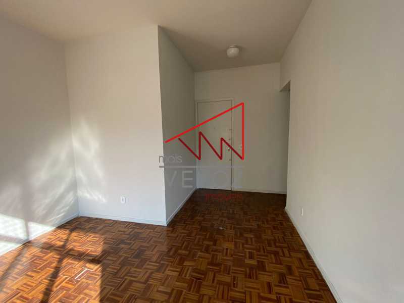 Apartamento à venda com 2 quartos, 75m² - Foto 2