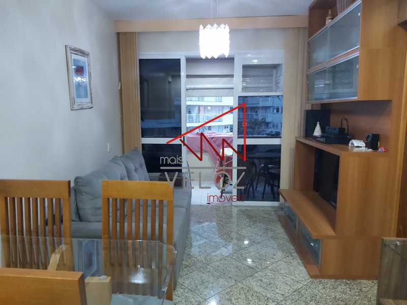 Apartamento à venda com 2 quartos, 64m² - Foto 27