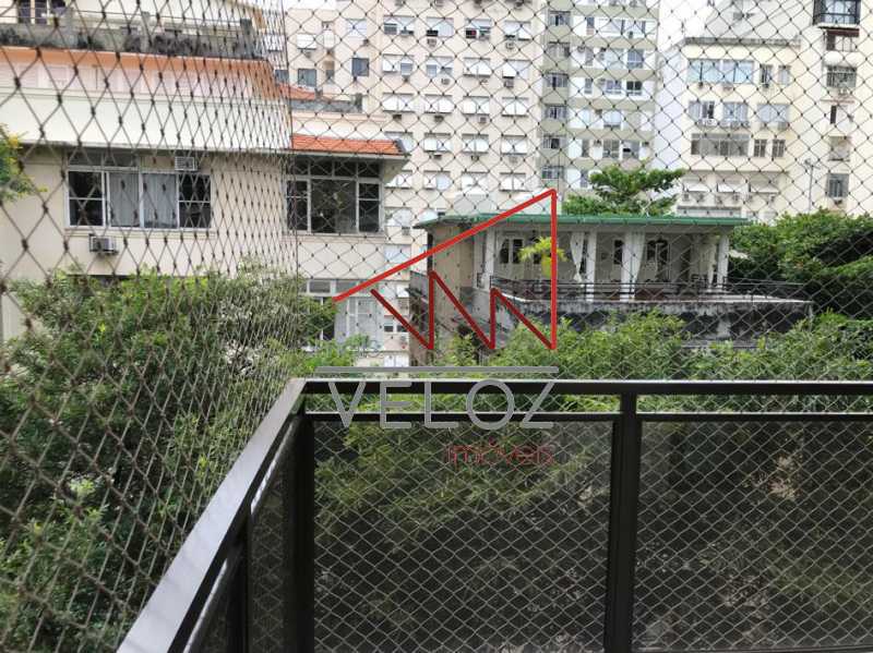 Apartamento à venda com 3 quartos, 180m² - Foto 2