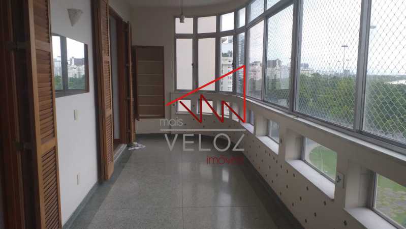 Apartamento à venda com 3 quartos, 290m² - Foto 2