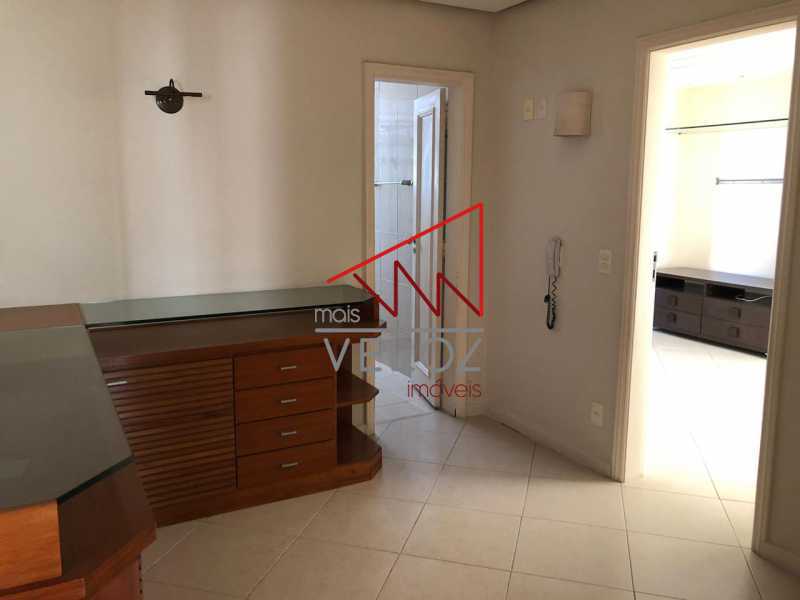 Apartamento à venda com 3 quartos, 160m² - Foto 10