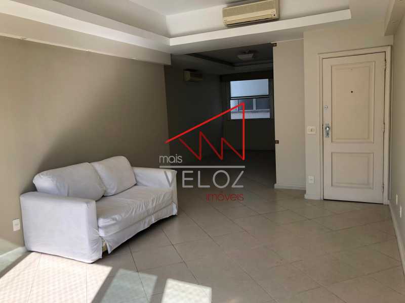 Apartamento à venda com 3 quartos, 160m² - Foto 2