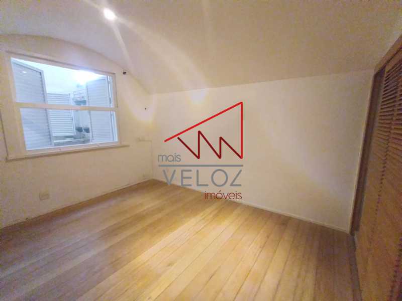 Apartamento à venda com 4 quartos, 200m² - Foto 7