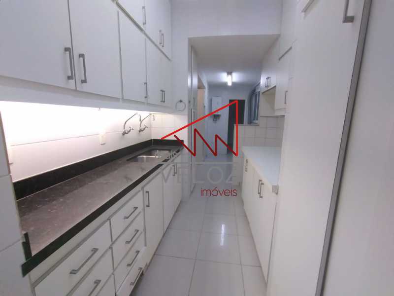 Apartamento à venda com 4 quartos, 200m² - Foto 19