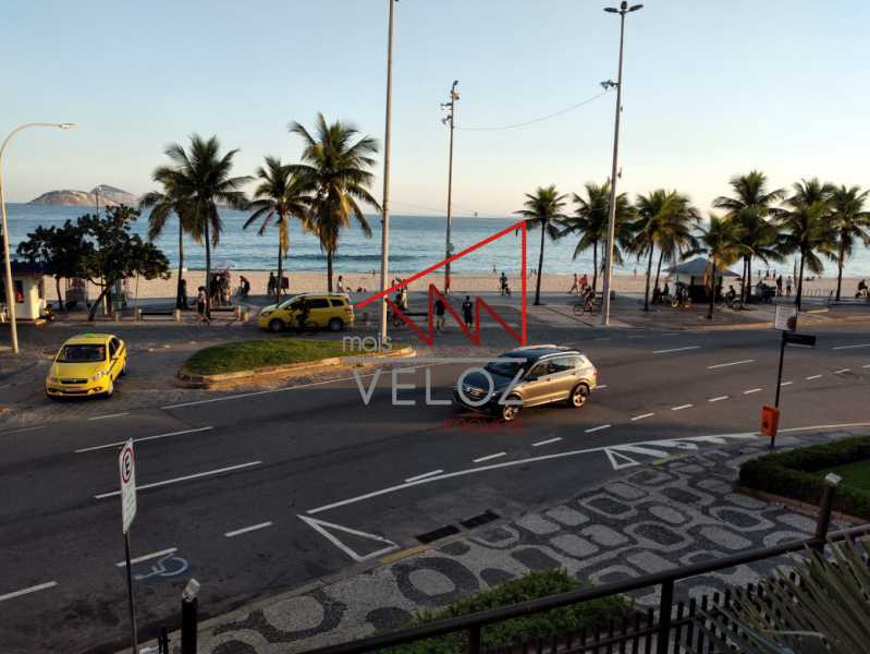 Apartamento à venda com 4 quartos, 200m² - Foto 2