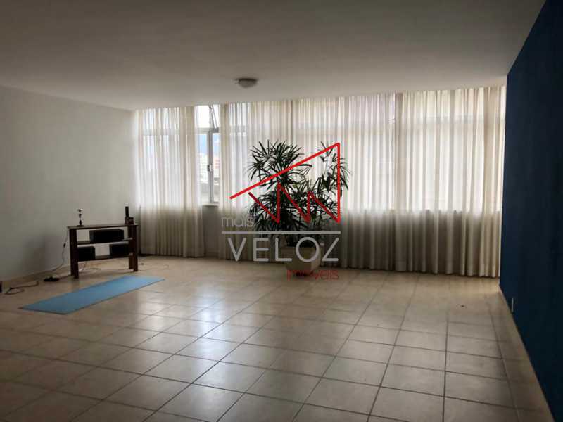 Apartamento à venda com 3 quartos, 210m² - Foto 1