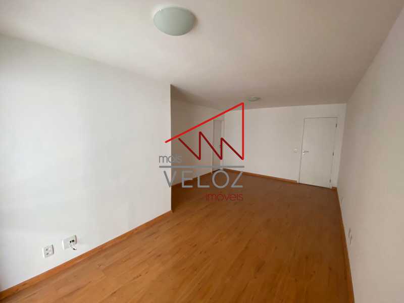 Apartamento à venda com 3 quartos, 95m² - Foto 4