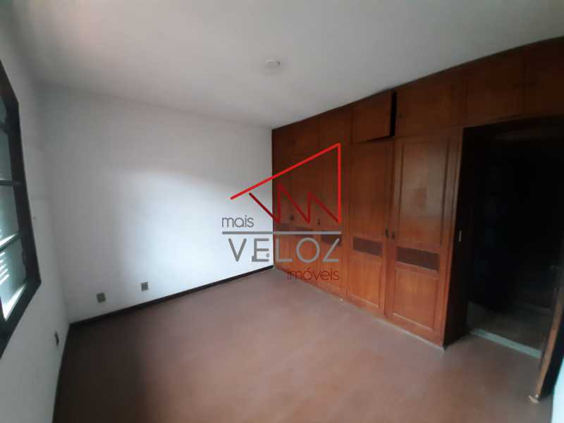 Casa à venda com 3 quartos, 320m² - Foto 3