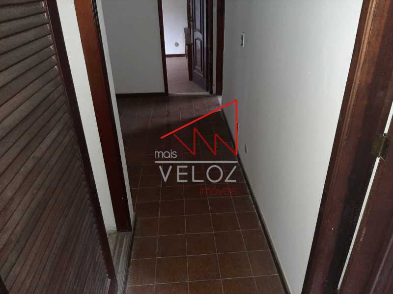 Casa à venda com 3 quartos, 320m² - Foto 13