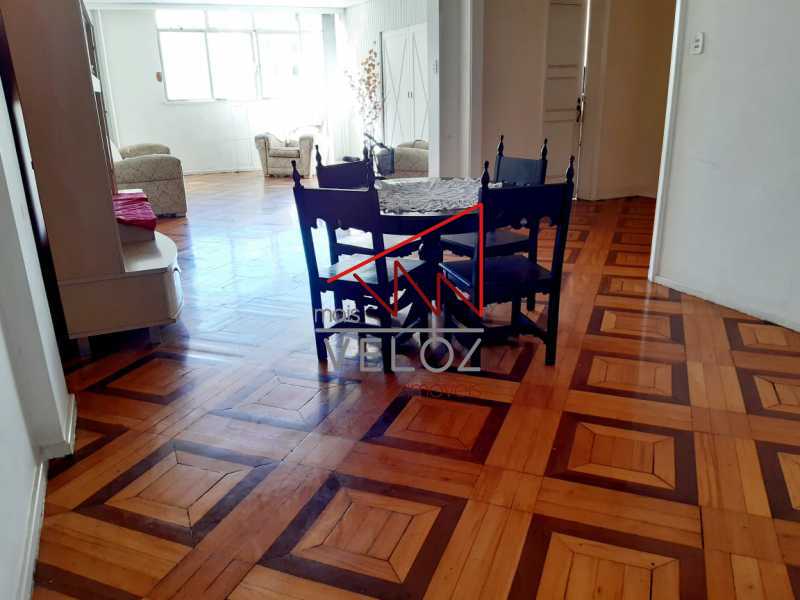 Apartamento à venda com 4 quartos, 210m² - Foto 2